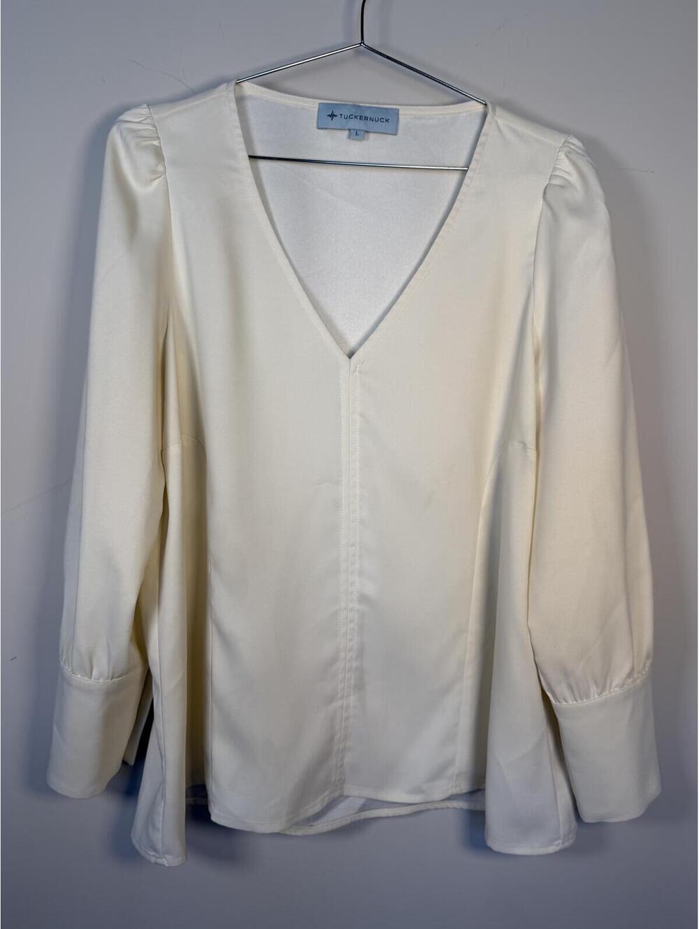 Tuckernuck Easton blouse in Bone‎ with studded cuffs and v neck size